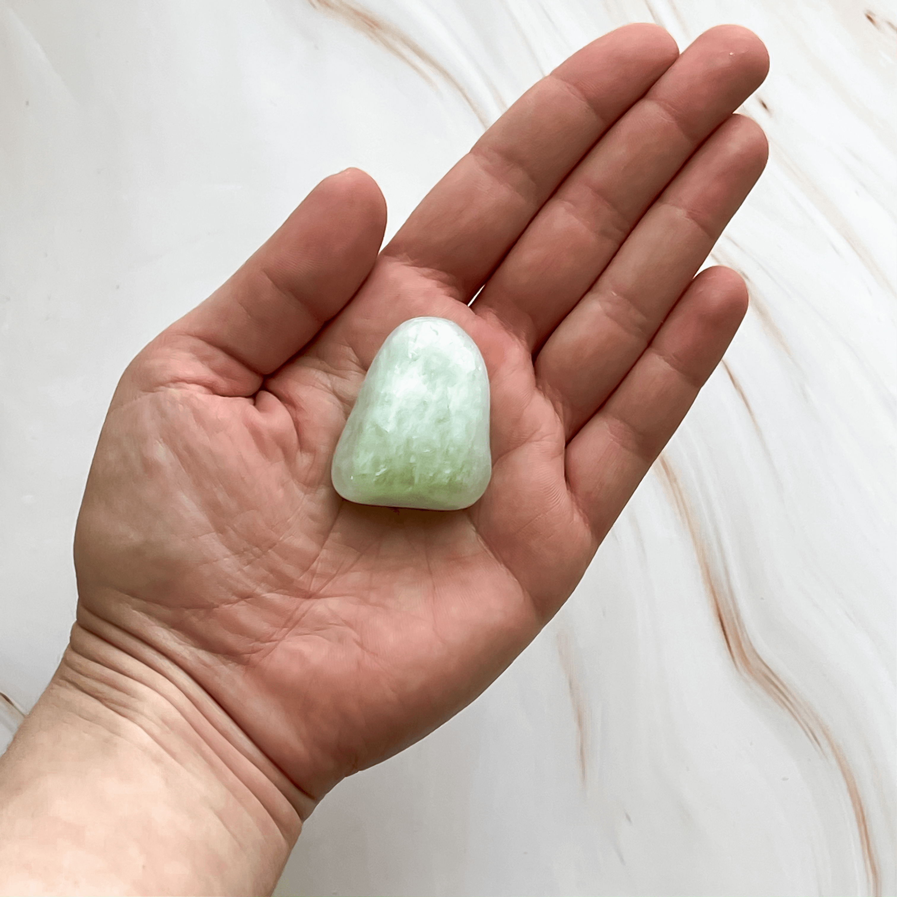 Aquamarin Edelstein Trommelstein Heilstein für Sternzeichen Fische Wassermann Geburtsstein Januar wirkt sich auf Chakra Kehlchakra Herzchakra aus Deutscher Onlineshop Annurah