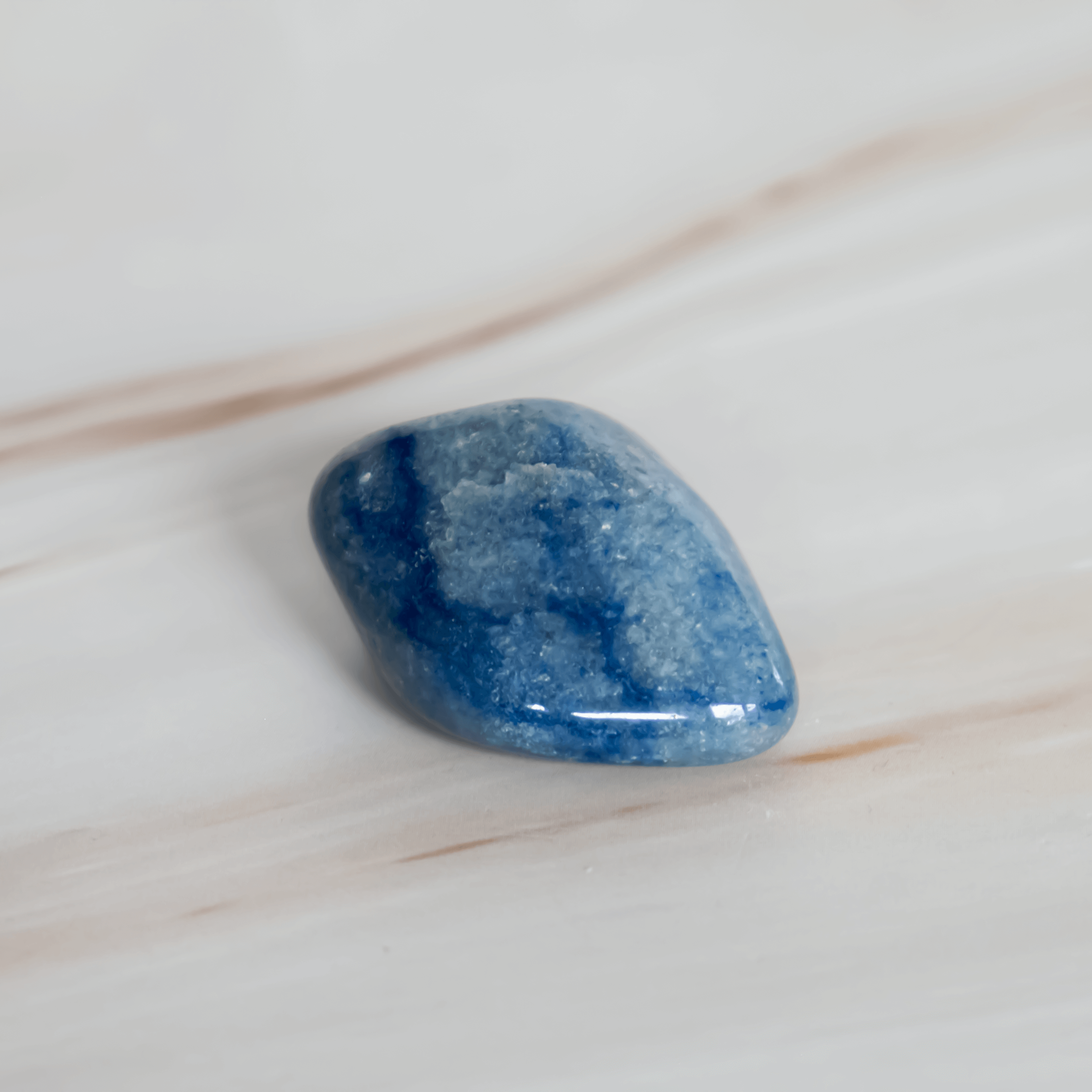 Blauquarz Saphirquarz Blauer Aventurin Edelstein Trommelstein Glücksstein für Sternzeichen Krebs Schütze Stier Waage Onlineshop Annurah Deutschland