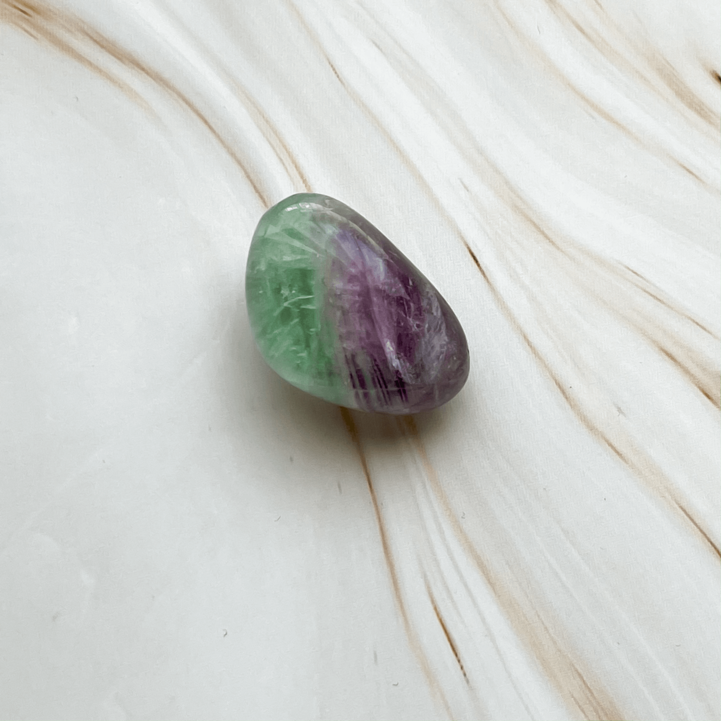 Fluorit Heilstein Edelstein Glücksstein für Sternzeichen Wassermann Fische Skorpion Astrologie Meditation Kristalle Onlineshop Annurah Deutschland