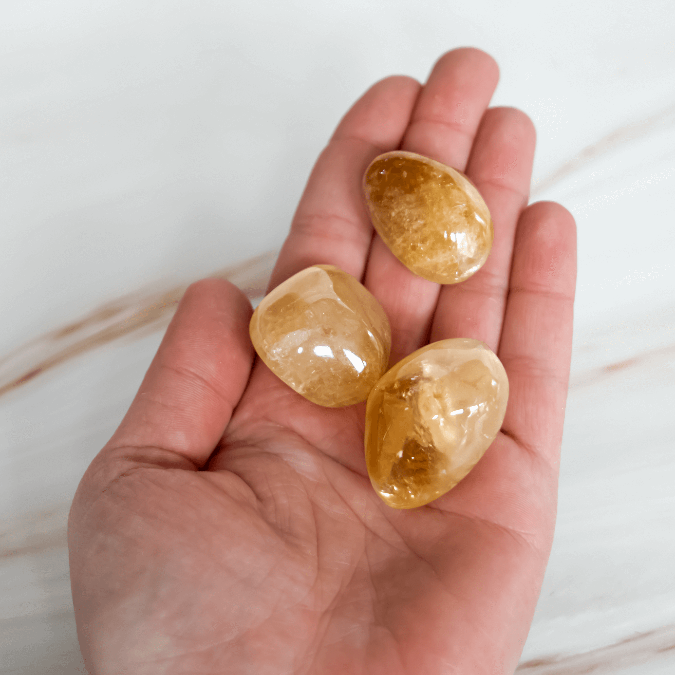 Gelber Fluorit Edelstein Heilstein Trommelstein Wirkung Eigenschaften Konzentration Kreativität Selbstliebe Karmische Reinigung Karma