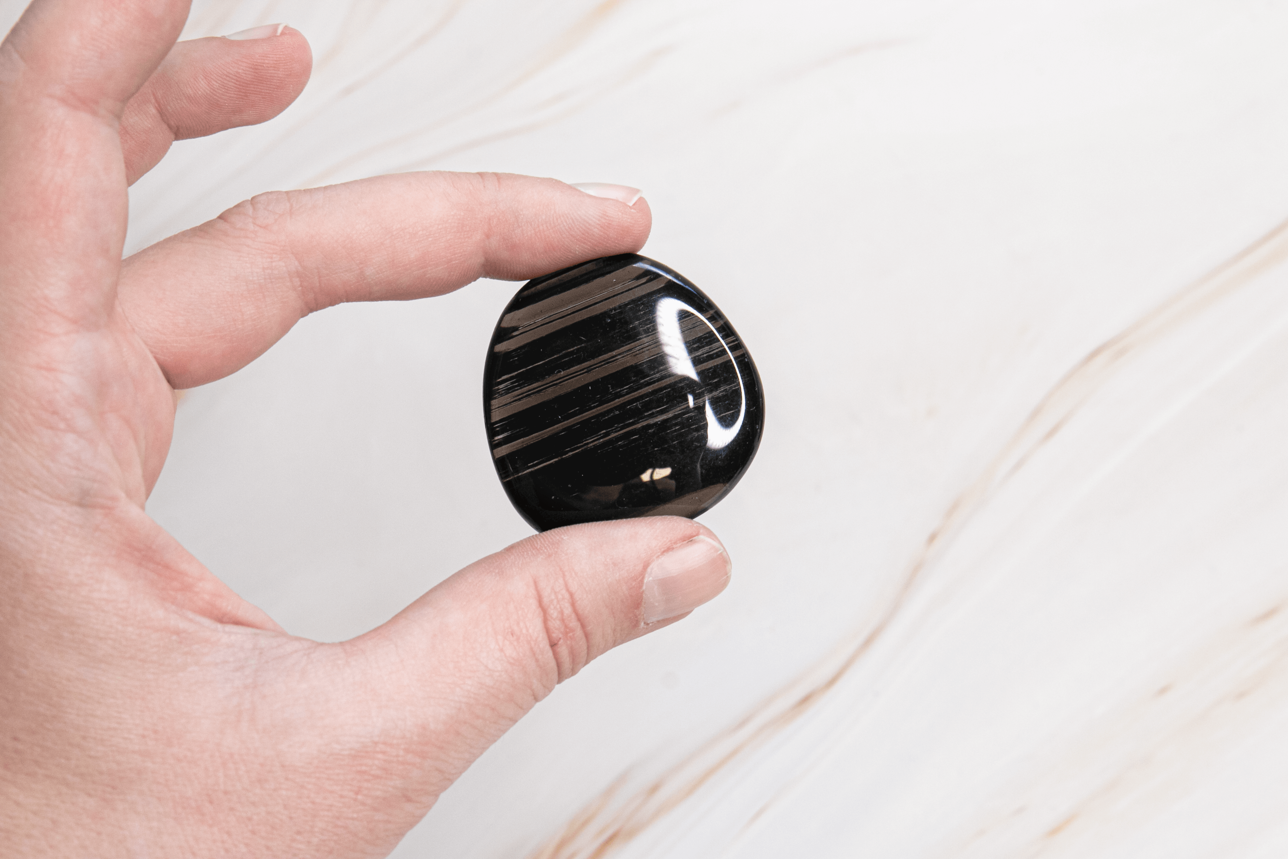 Lamellen Obsidian Edelstein Scheibenstein Heilstein Schutzstein Edelstein für Sternzeichen Widder Steinbock Geburtsstein für April November Onlineshop Deutschland Annurah +