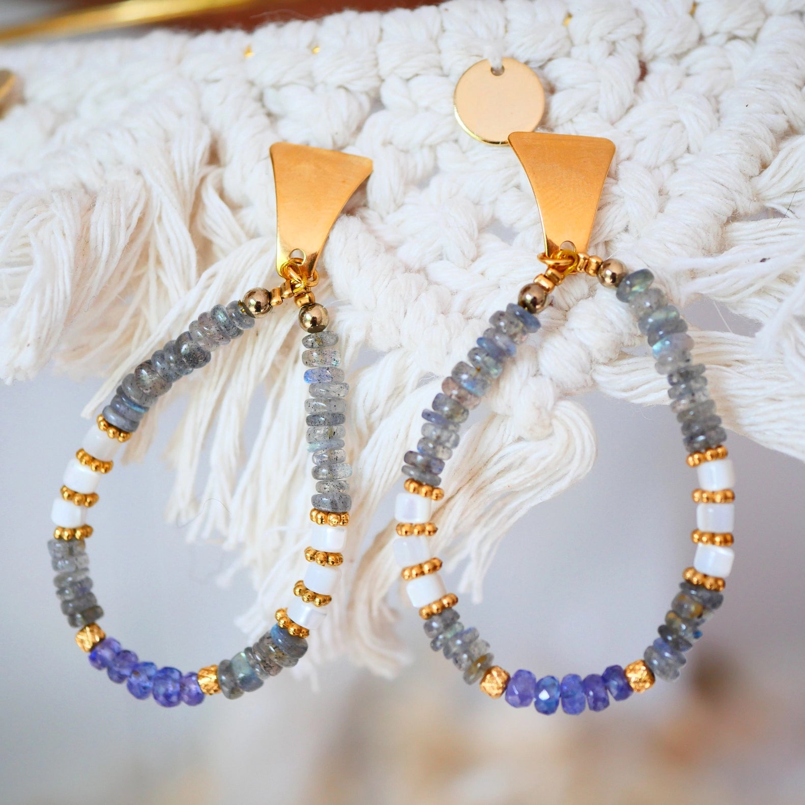 Astraea Hoops – Tansanit, Labradorit & Perlmutt