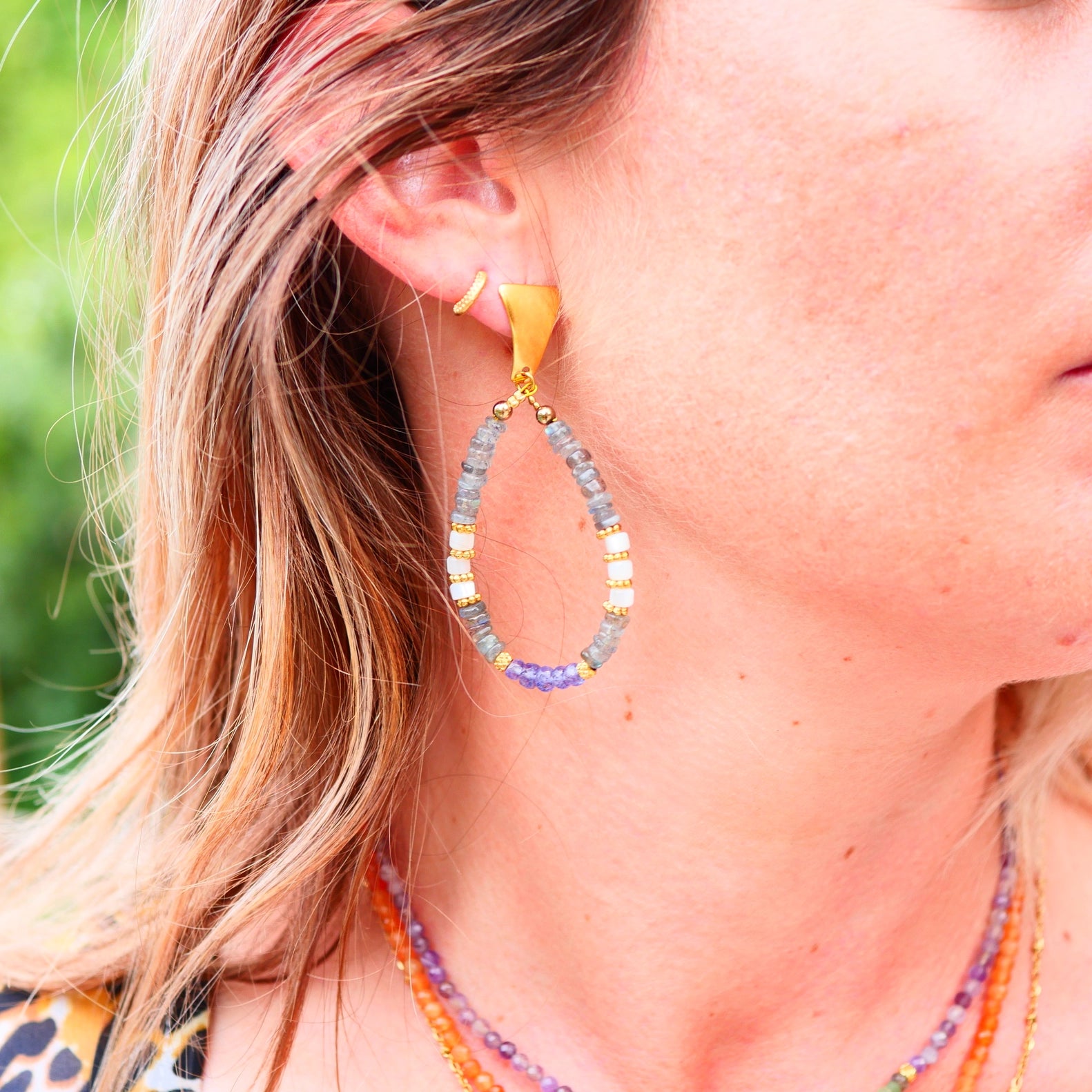 Astraea Hoops – Tansanit, Labradorit & Perlmutt