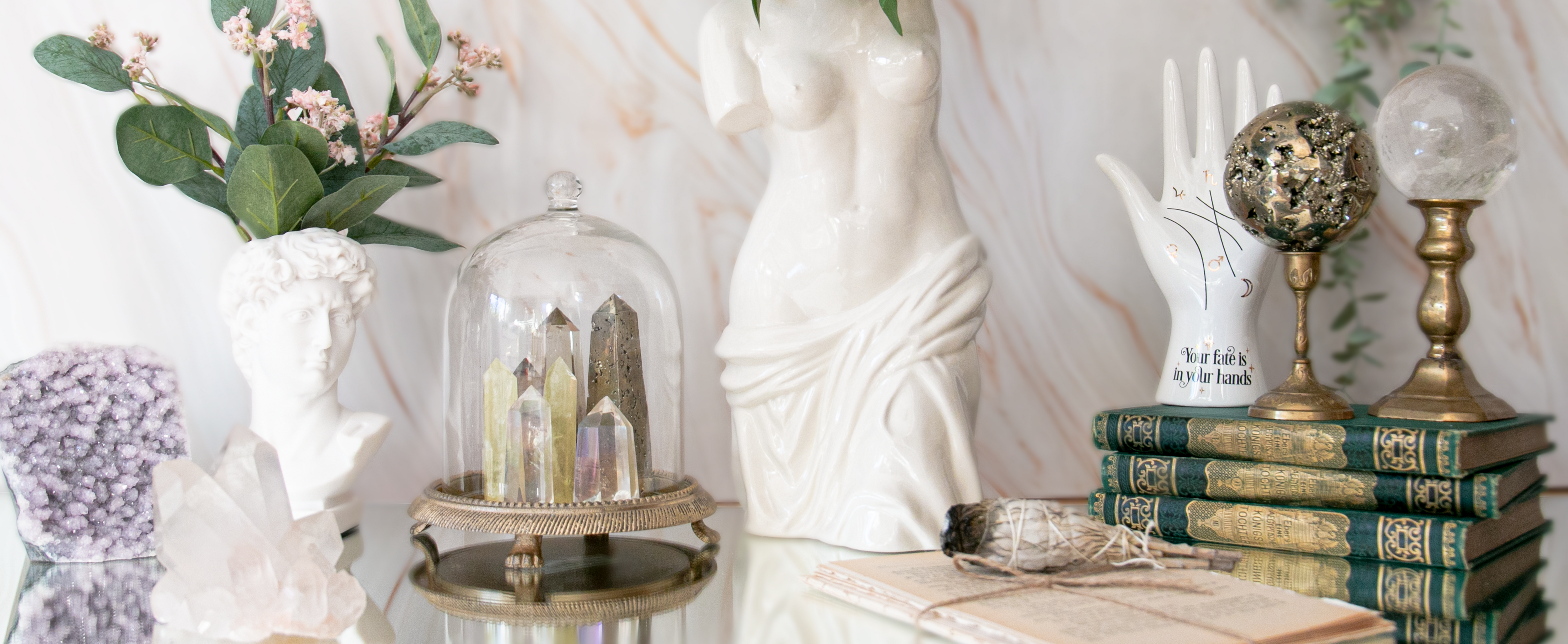 Annurah deutscher Onlineshop für Kristalle und Edelsteine. Tarot und Orakelkarten kaufen und legen lassen