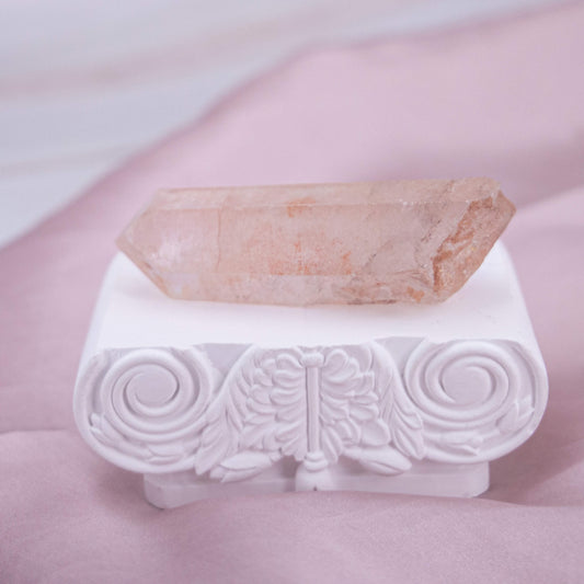 Pink Lemurian Quarz Kristall Edelstein Heilstein Schutzstein Annurah deutscher Onlineshop seltener Edelstein, der unter anderem in Brasilien gefunden wird. Lemurian Quarz wird auch als Saatkristall bezeichnet