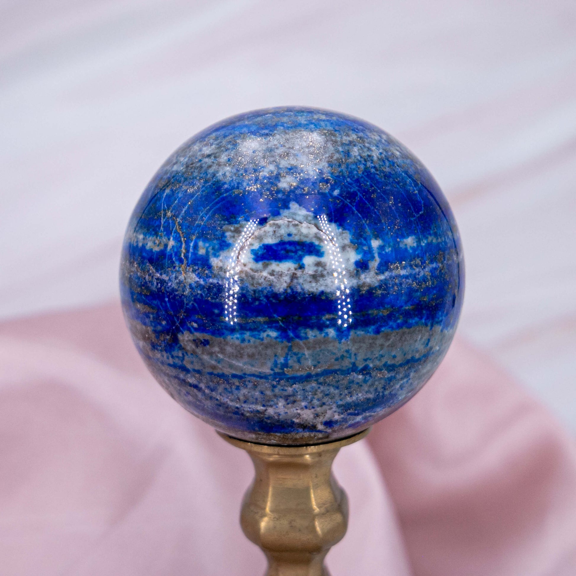 Lapislazuli Kugel blau gold sphere Kristall Edelstein Heilstein Annurah deutscher Onlineshop Lapis Lazuli Wahrheit Gerechtigkeit Königlich Weisheit Spiritualität Wohlstand Kraft
