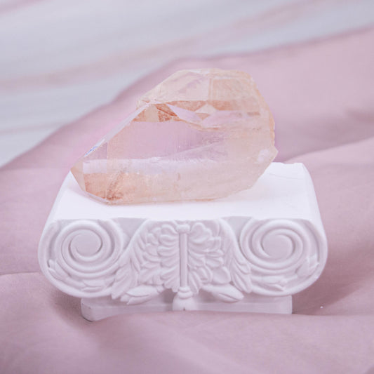 Pink Lemurian Quarz Kristall Edelstein Heilstein Schutzstein Annurah deutscher Onlineshop seltener Edelstein, der unter anderem in Brasilien gefunden wird. Lemurian Quarz wird auch als Saatkristall bezeichnet