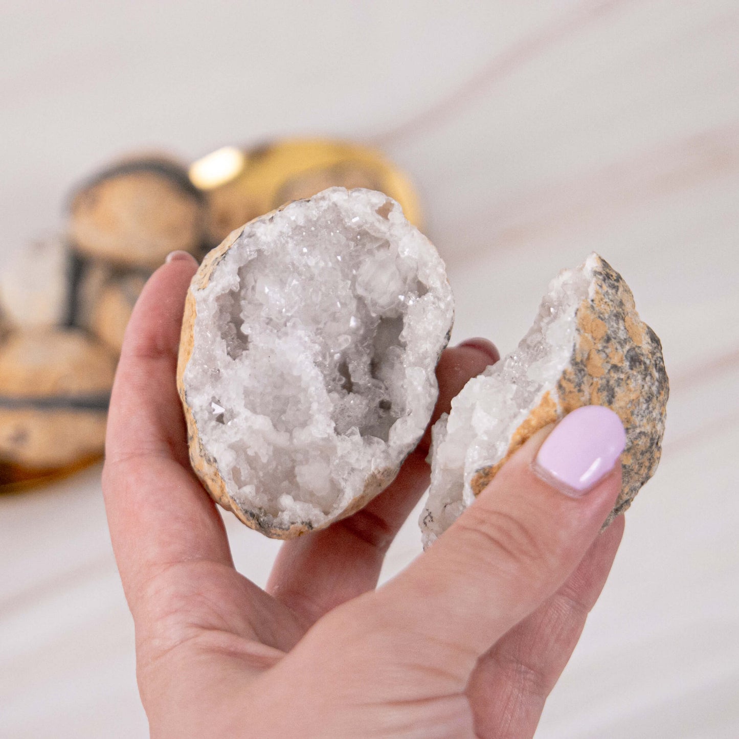 Mystery Quarz Geode Glücksgeode Glück Überraschung Druse Glitzer Höhle Kugel weiss braun Schimmer Annurah deutscher Onlineshop Paar Glitzer Esoterik Magie 