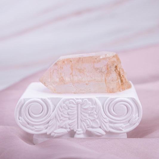Pink Lemurian Quarz Kristall Edelstein Heilstein Schutzstein Annurah deutscher Onlineshop seltener Edelstein, der unter anderem in Brasilien gefunden wird. Lemurian Quarz wird auch als Saatkristall bezeichnet