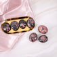 Rhodonit Handstein Seifenstein Trommelstein rosa schwarz Annurah deutscher Onlineshop Kristall Heilstein Edelstein Schutzstein Liebe Vergebung Harmonie Glück Heilung Frieden