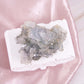 Baryt Pyrit blau silber metallic Cluster Rohstück Einschlüsse hellblau pastell Annurah deutscher Onlineshop Kristalle Heilsteine Edelsteine Schutzsteine Svchutz Ruhe Entspannung Schlaf