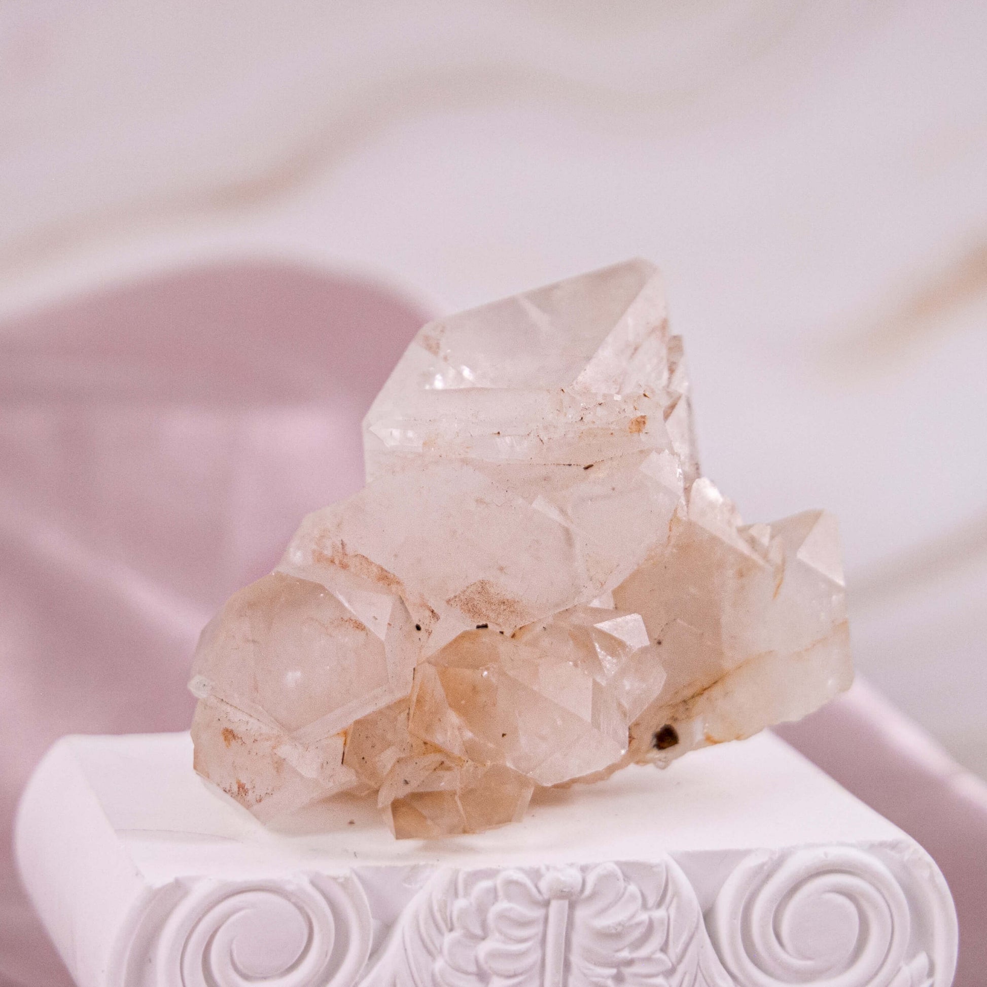 Bergkristall Rohspitze Einschlüsse Spitze Turm weiss Regenbogen Cluster Annurah deutscher Onlineshop Kristalle Heilsteine Edelsteine Schutzsteine