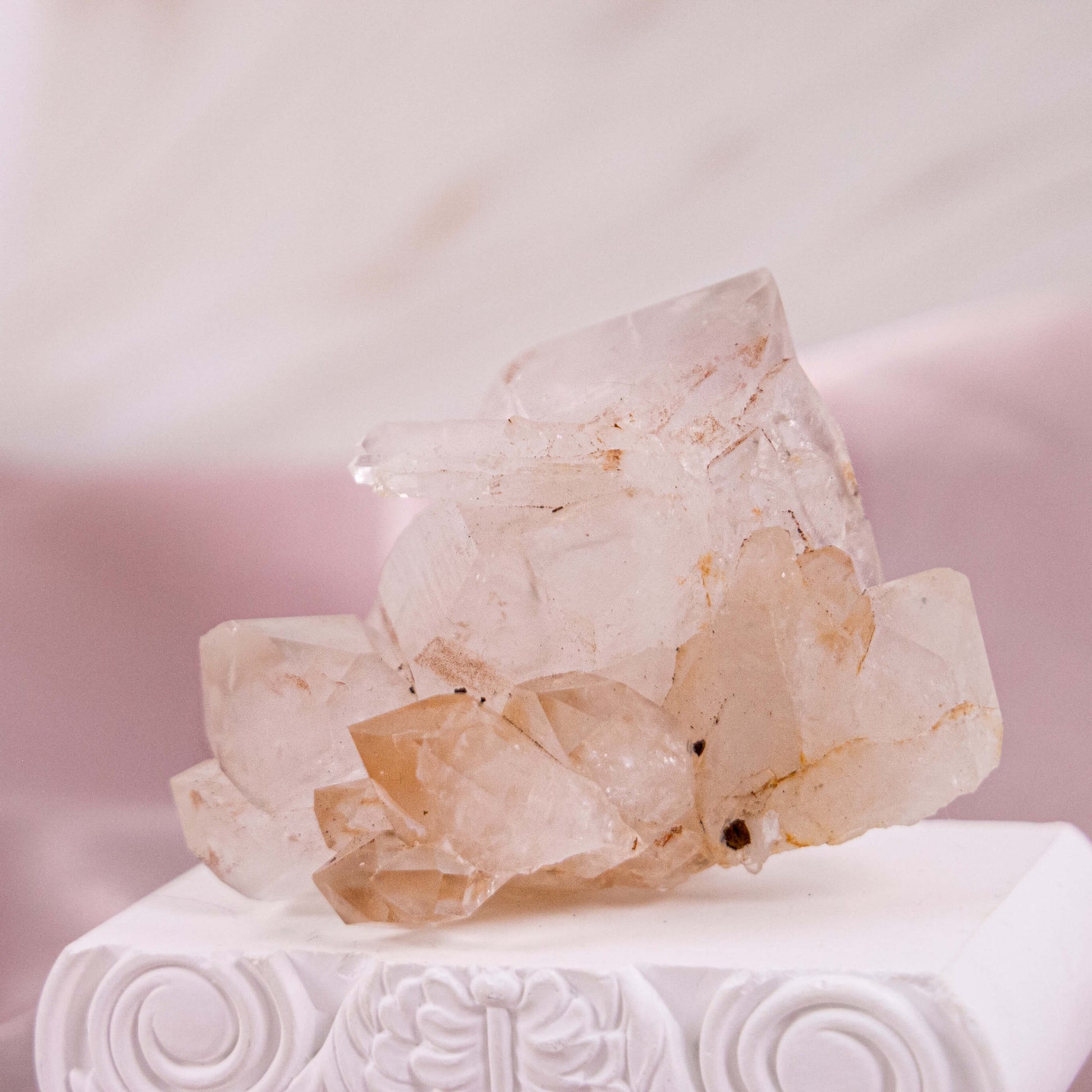 Bergkristall Rohspitze Einschlüsse Spitze Turm weiss Regenbogen Cluster Annurah deutscher Onlineshop Kristalle Heilsteine Edelsteine Schutzsteine Schilddrüse Augen Fieber Magenschmerzen 