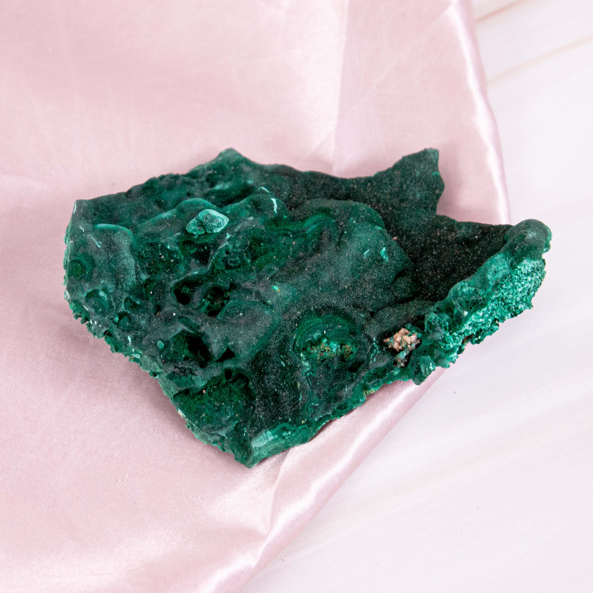 Velvet Malachit Rohstück grün Samt samtig Kristall Edelstein Heilstein Schutzstein Annurah deutscher Onlineshop Geburts- & Glücksstein für den: 20. Januar Geburtsstein: Mai Sternzeichen: Steinbock, Wassermann, Waage Chakra: Herz-Chakra Erzengel: Suriel