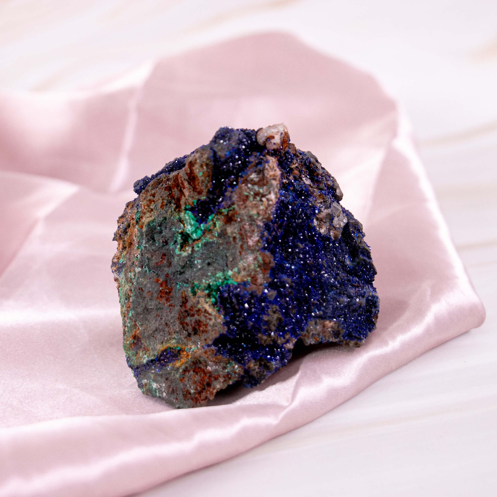 Sparkly Azurit Malachit blau Glitzer Funkelnd Rohstein Kristall Edelstein Heilstein Schutzstein Annurah deutscher Onlineshop Entzündungen Kreislaufstörungen Schilddrüse Wachstum Entgiftet Muskelkrämpfe