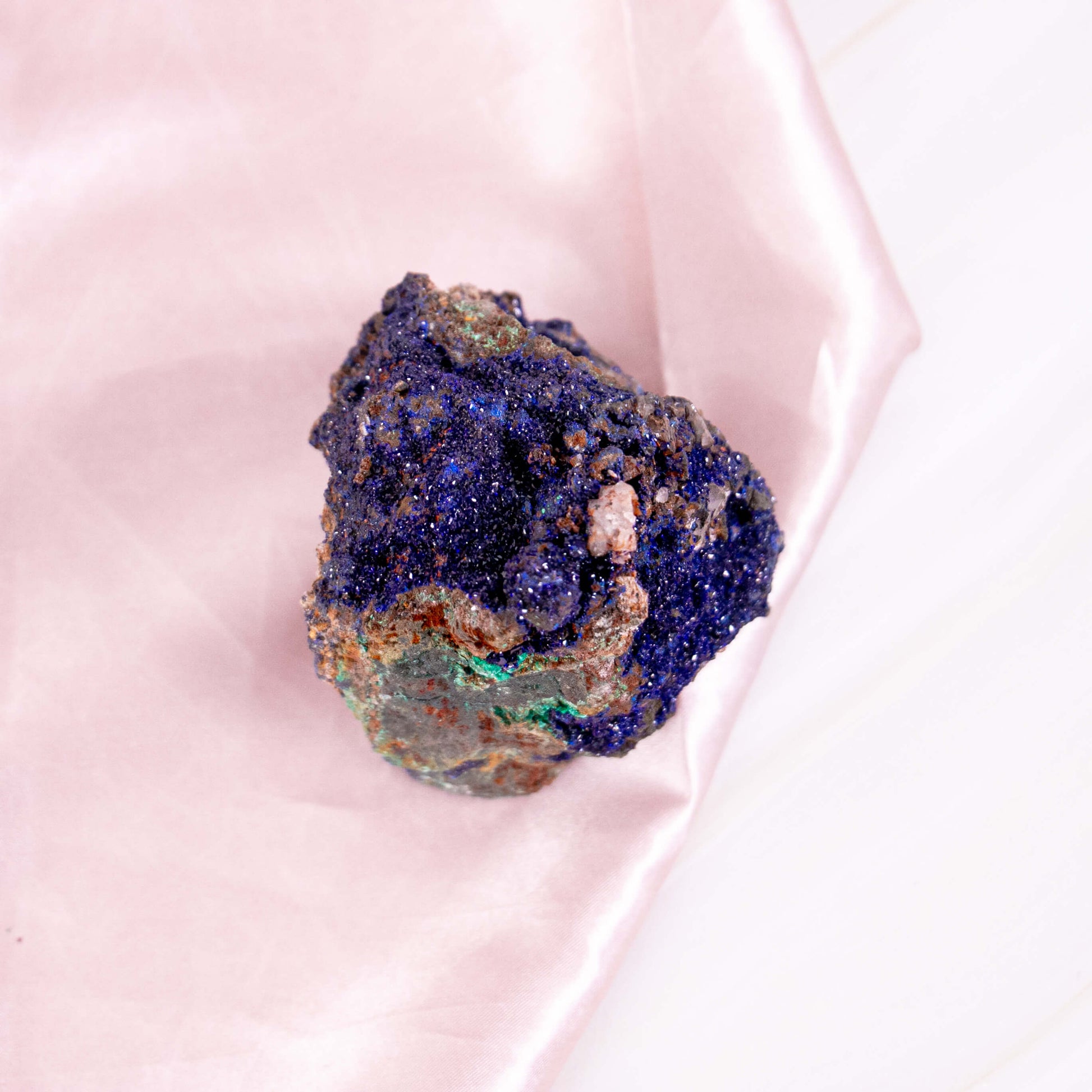 Sparkly Azurit Malachit blau Glitzer Funkelnd Rohstein Kristall Edelstein Heilstein Schutzstein Annurah deutscher Onlineshop Hoffnung Konzentration Selbstbewusstsein Blockaden Intuition Kommunikation