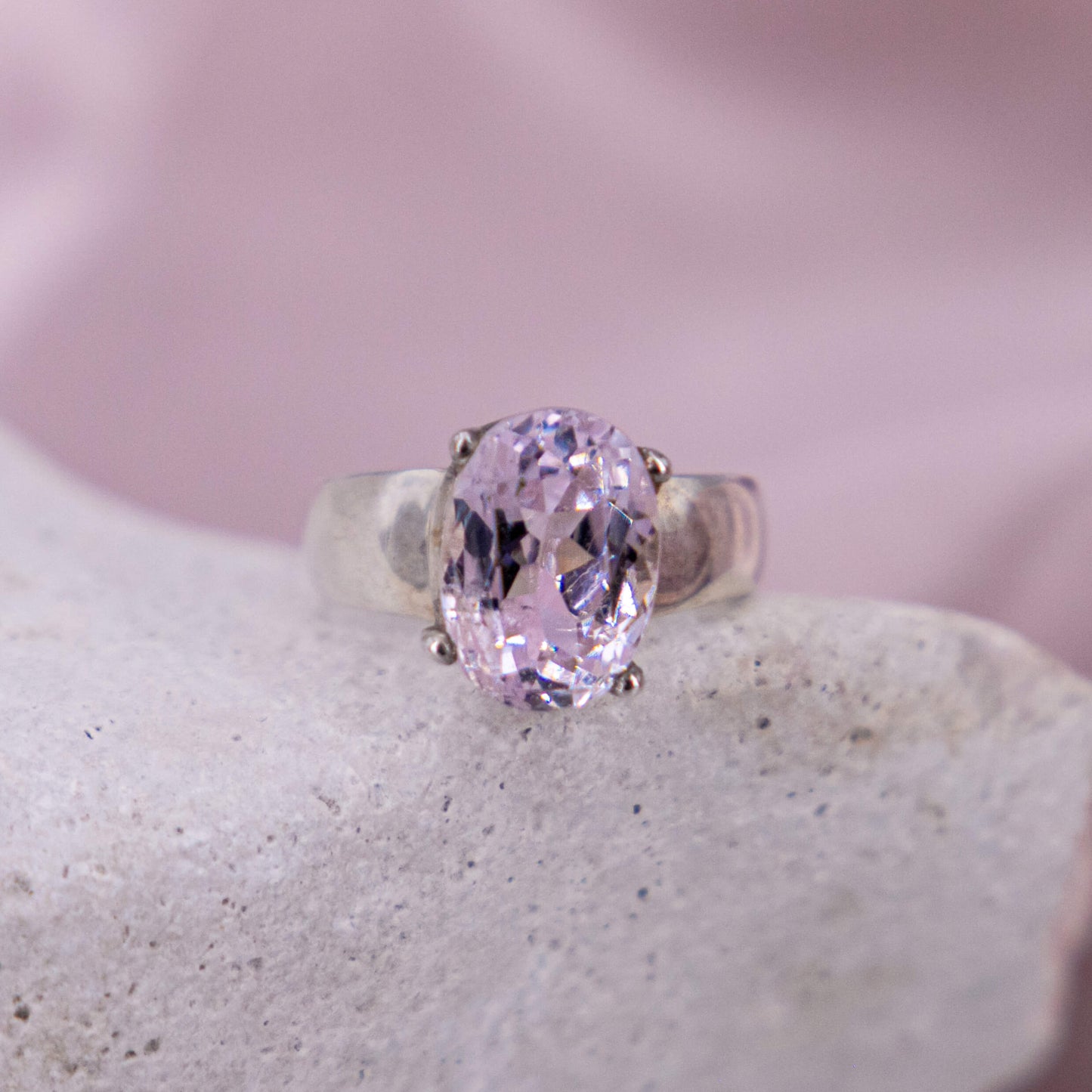 Kunzit Ring poliert Schliff Prinzessin rosa 925 Krappen Verlobung Einzelstück Größe Annurah deutscher Onlineshop