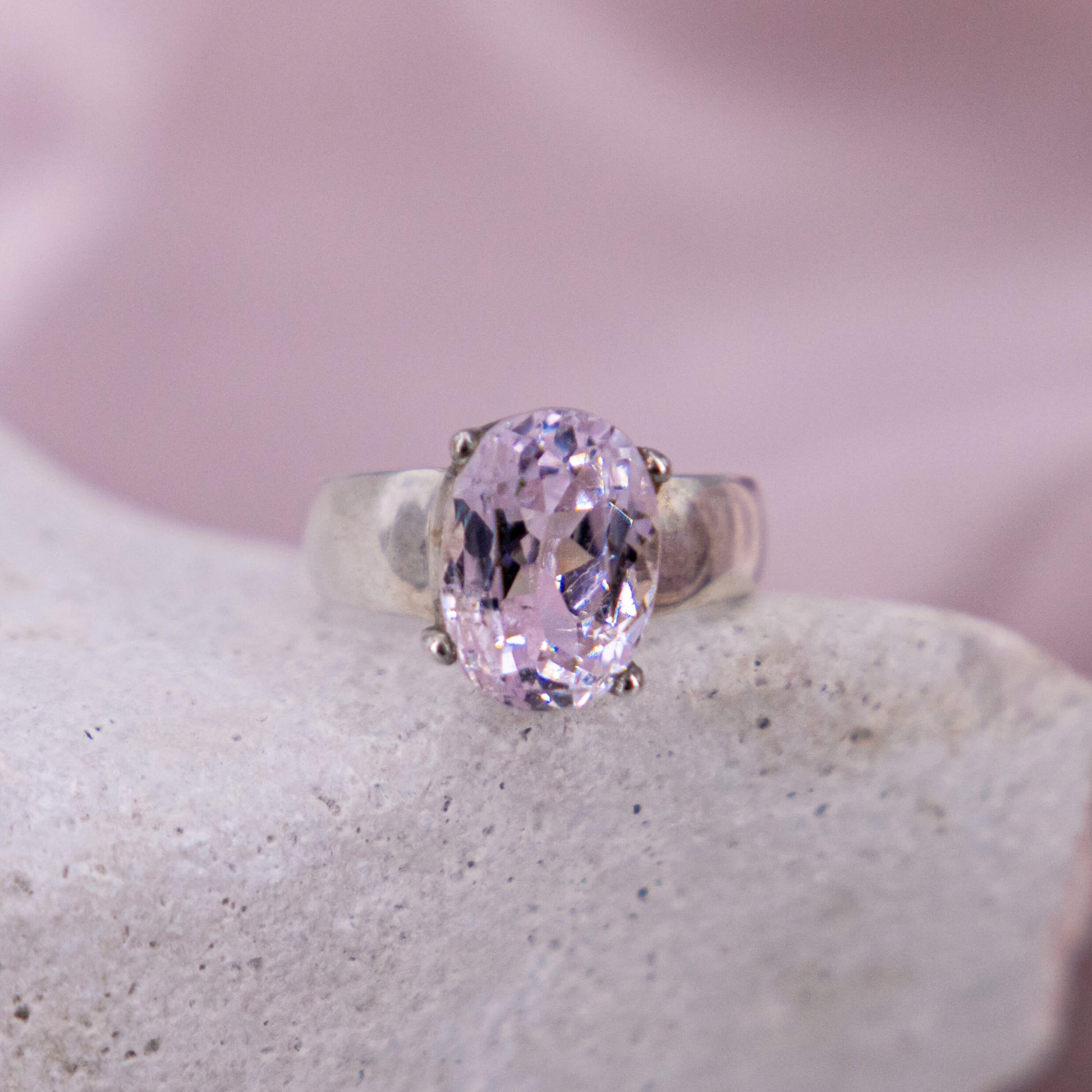 Kunzit Ring poliert Schliff Prinzessin rosa 925 Krappen Verlobung Einzelstück Größe Annurah deutscher Onlineshop