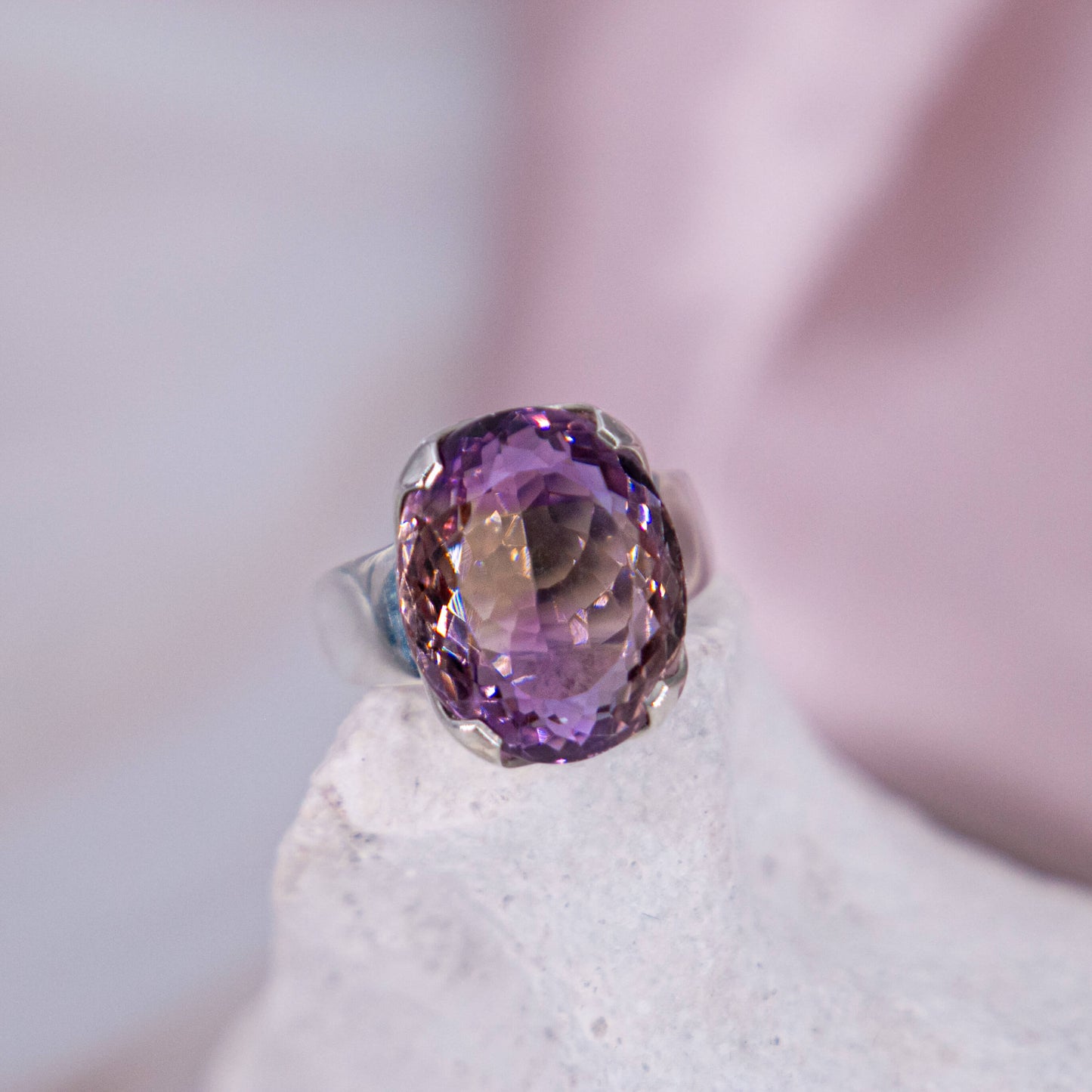 Amethyst Citrin Ametrin geschliffen Einzelstück massiv edel elegant gelb Silber Ring Oval Lila Violett Flash Schmuck Accessoires Kristall Heilstein Edelstein Schutzstein Annurah deutscher Onlineshop