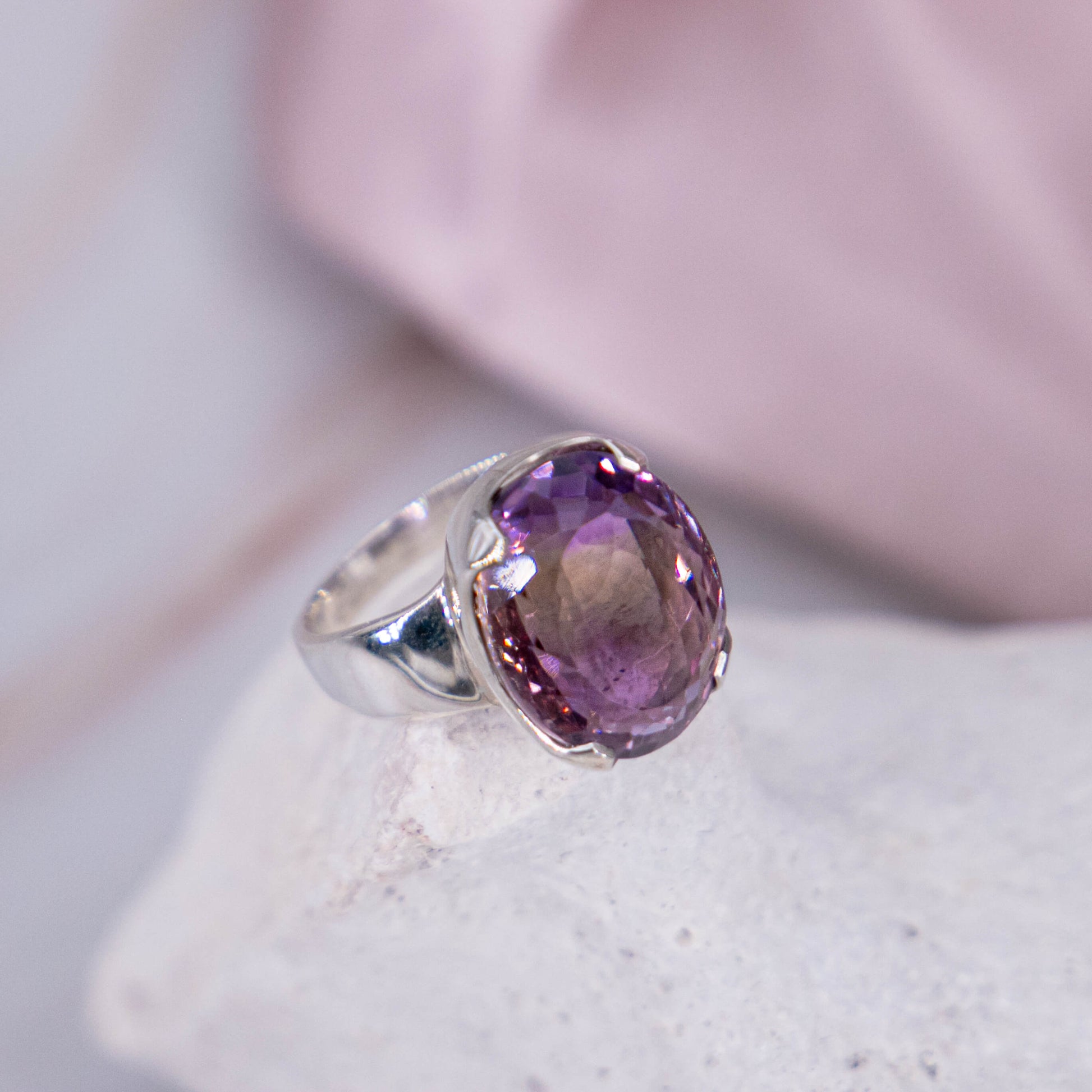 Amethyst Citrin Ametrin geschliffen Einzelstück massiv edel elegant gelb Silber Ring Oval Lila Violett Flash Schmuck Accessoires Kristall Heilstein Edelstein Schutzstein Annurah deutscher Onlineshop Schliff Prinzessin Verlobung Krappen