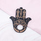 Holz Kugelständer Kugelhalter Ständer Halter für Kristallkugeln Kristalle Edelsteine Heilsteine Schutzsteine Annurah deutscher Onlineshop witchy Esoterik Magie Mond Sonne Design Hamsa Hand Evil Eye Holy Eye Hand schwarz beige braun