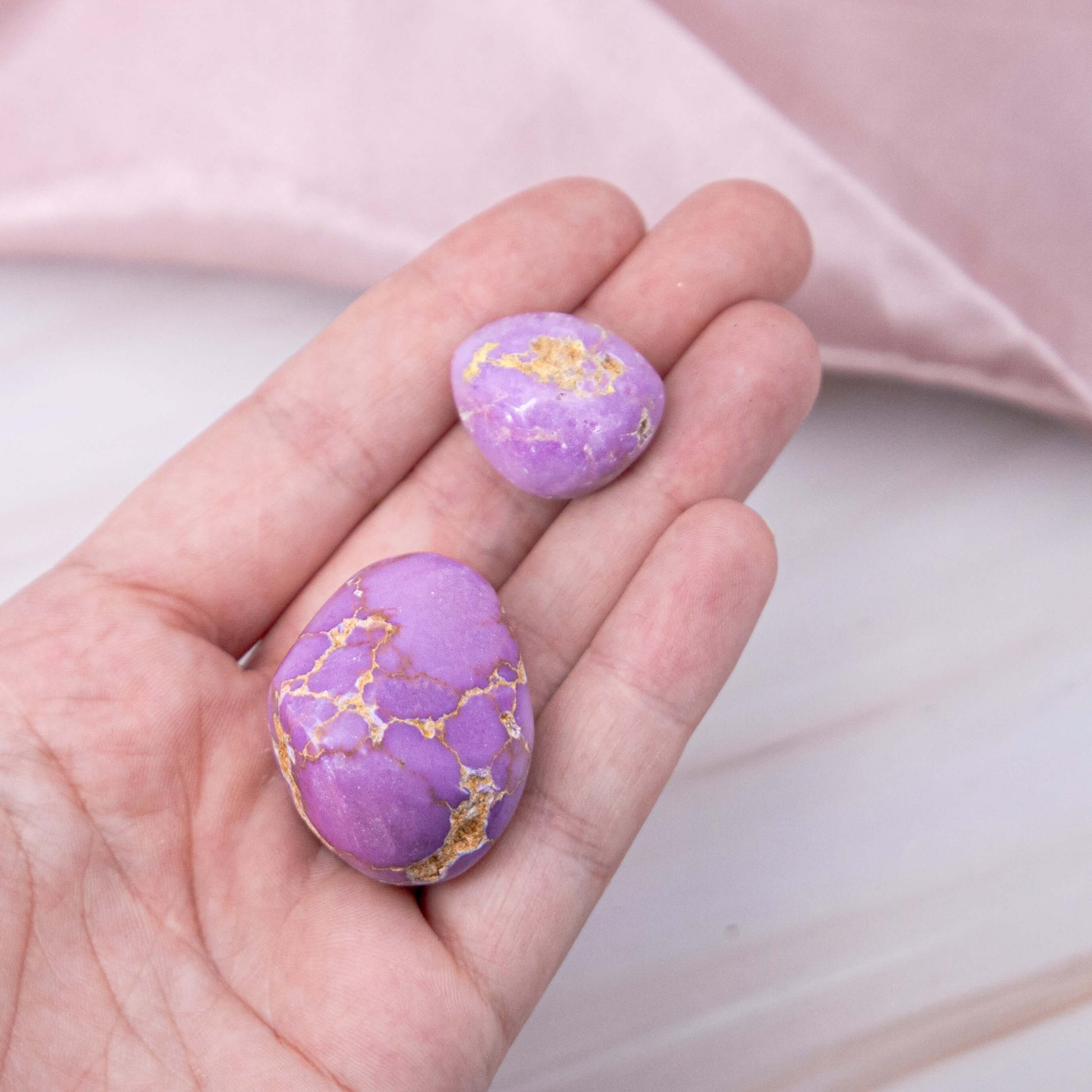 Phosphosiderit Trommelstein Handstein Sorgenstein lila flieder violett gold Annurah deutscher Onlineshop Kristalle Heilsteine Edelsteine Hoffnung Heilung