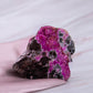 Pinker Cobalt Calcit Pink Rohstein Edelstein Kristall Heilstein Schutzstein Annurah deutscher Onlineshop Stein der Aphrodite und gilt seit jeher als Talisman der Liebe