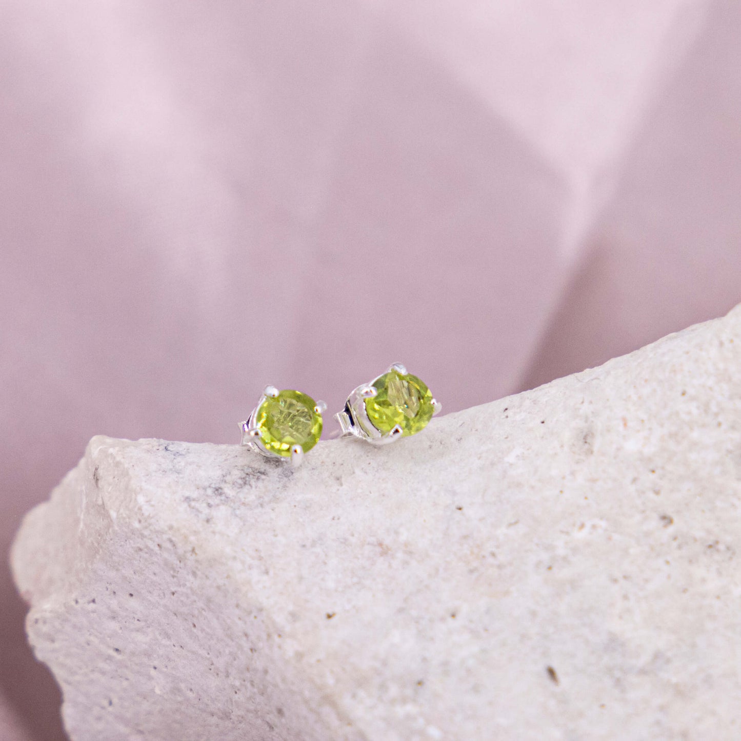 Peridot Ohrstecker