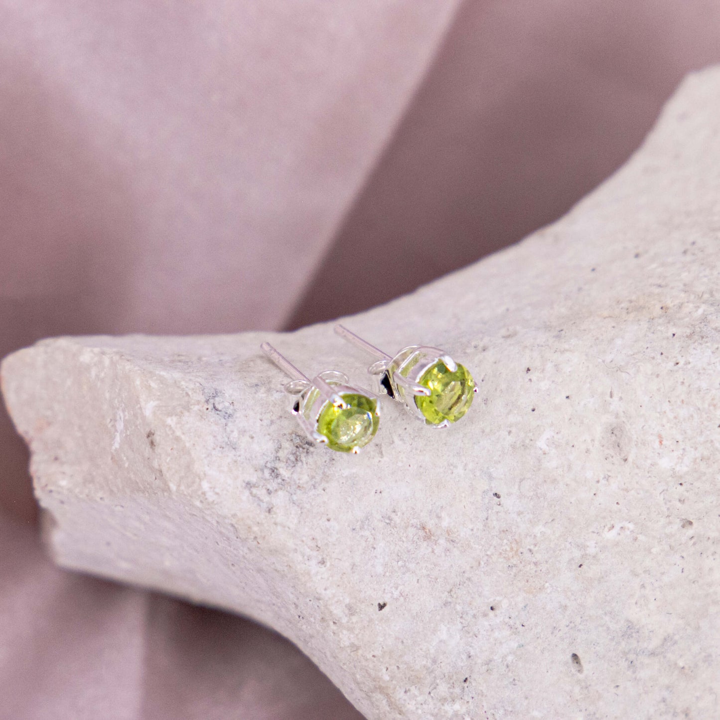 Peridot Ohrstecker