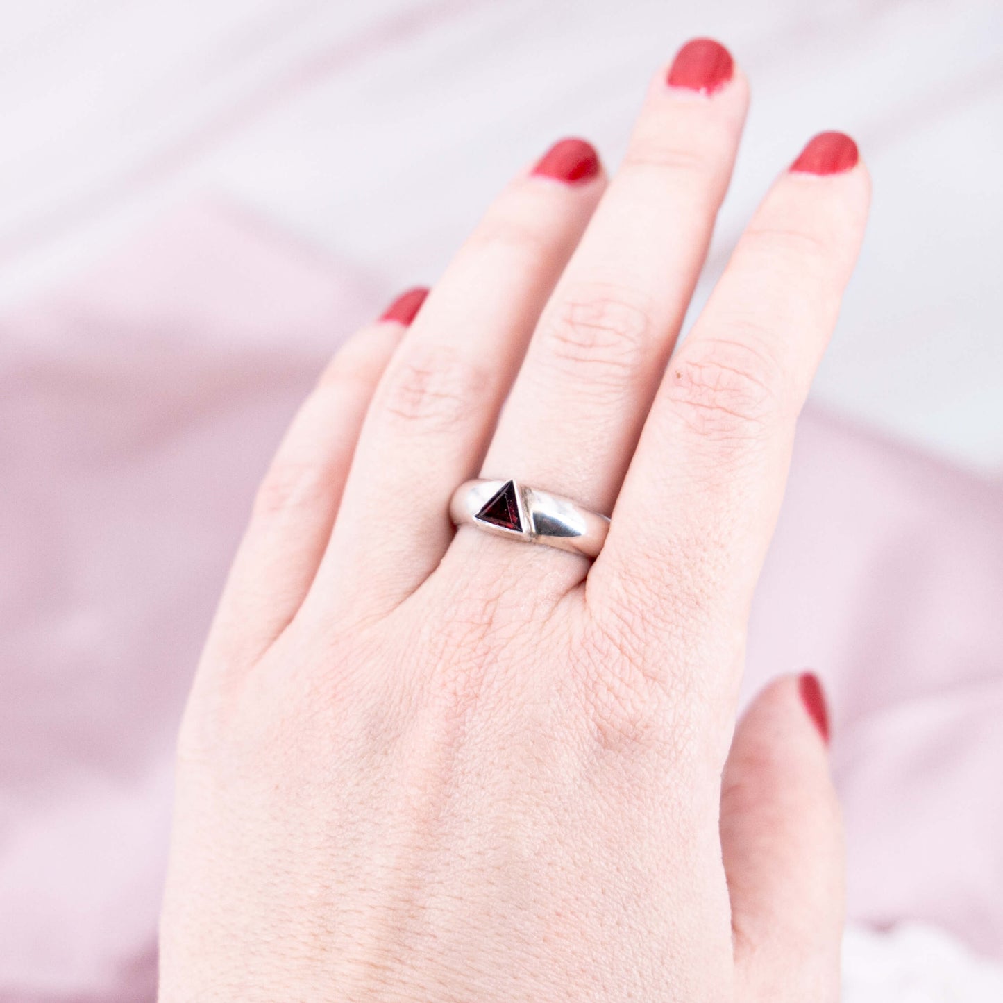 Granat Triangle Ring
