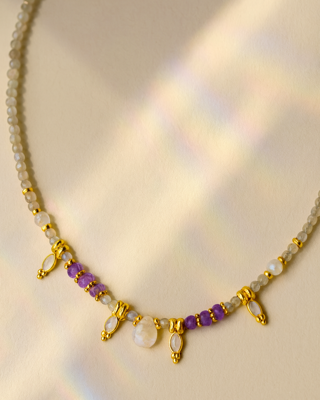 Amaya Kette – Labradorit, Mondstein & Amethyst
