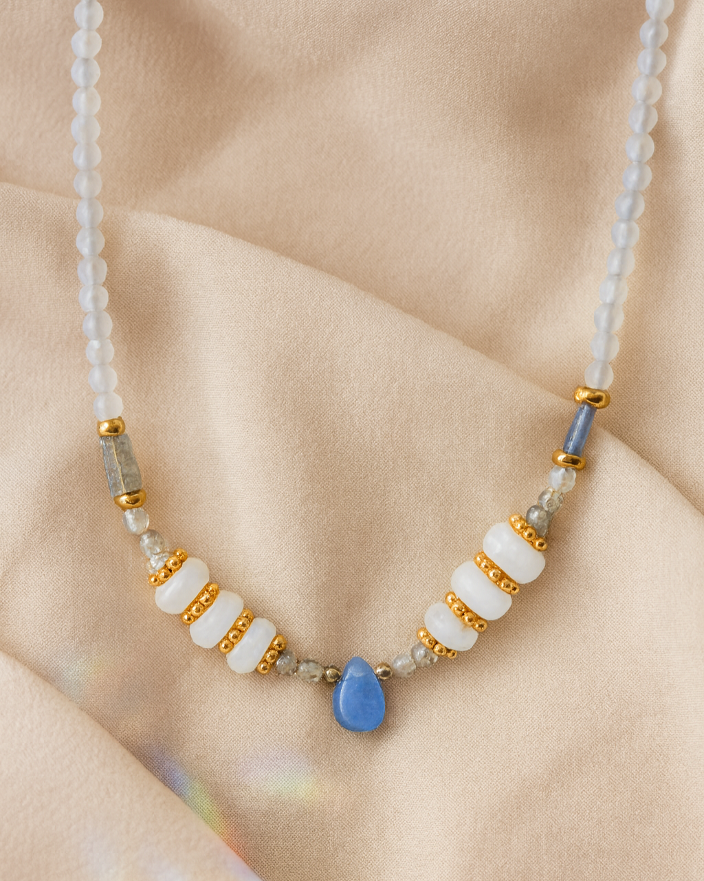 Cyara Kette – Kyanit, Mondstein & Labradorit