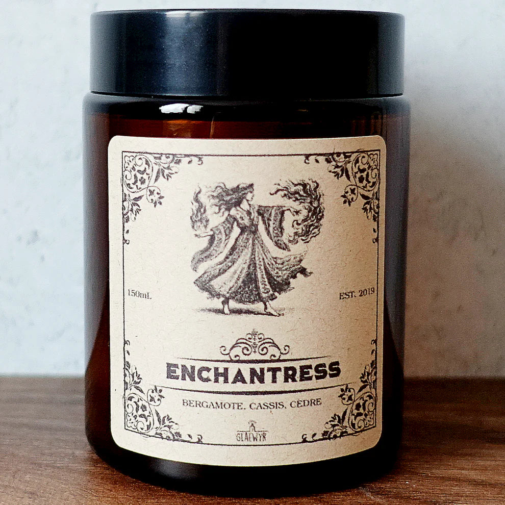 Enchantress – Duftkerze | Bergamotte, Schwarze Johannisbeere & Zeder | 150 ml