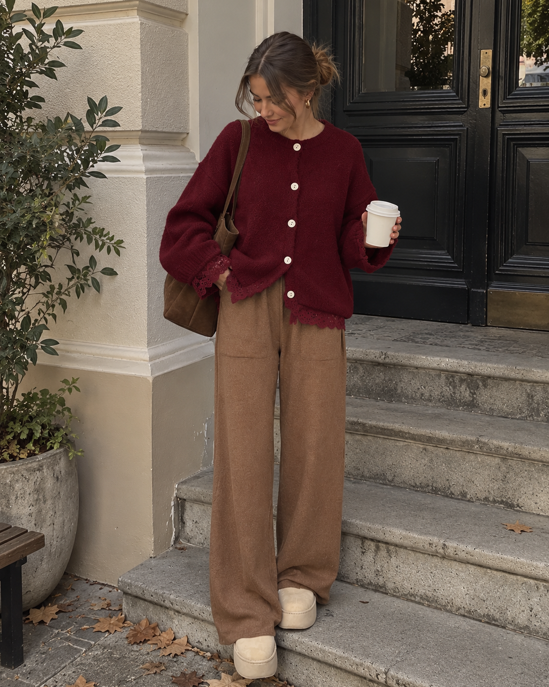 Kuschelige Strickjacke mit Spitzendetails