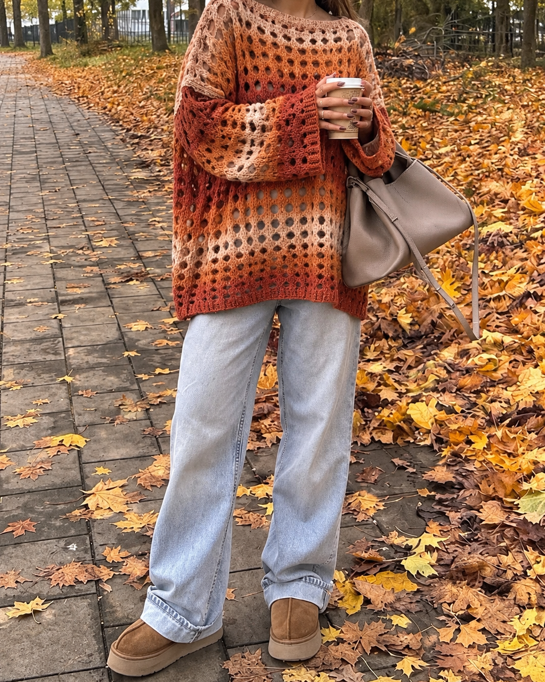 Kuscheliger Lochstrick-Pullover mit Farbverlauf