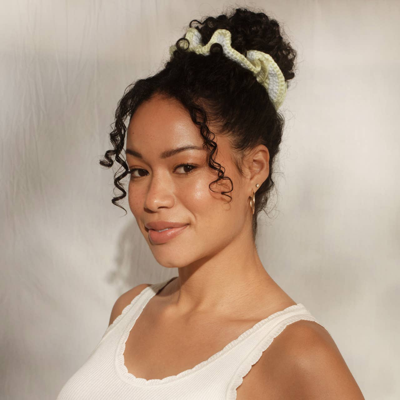 Kitsch Gehäkeltes Crochet Scrunchie – Butteryellow
