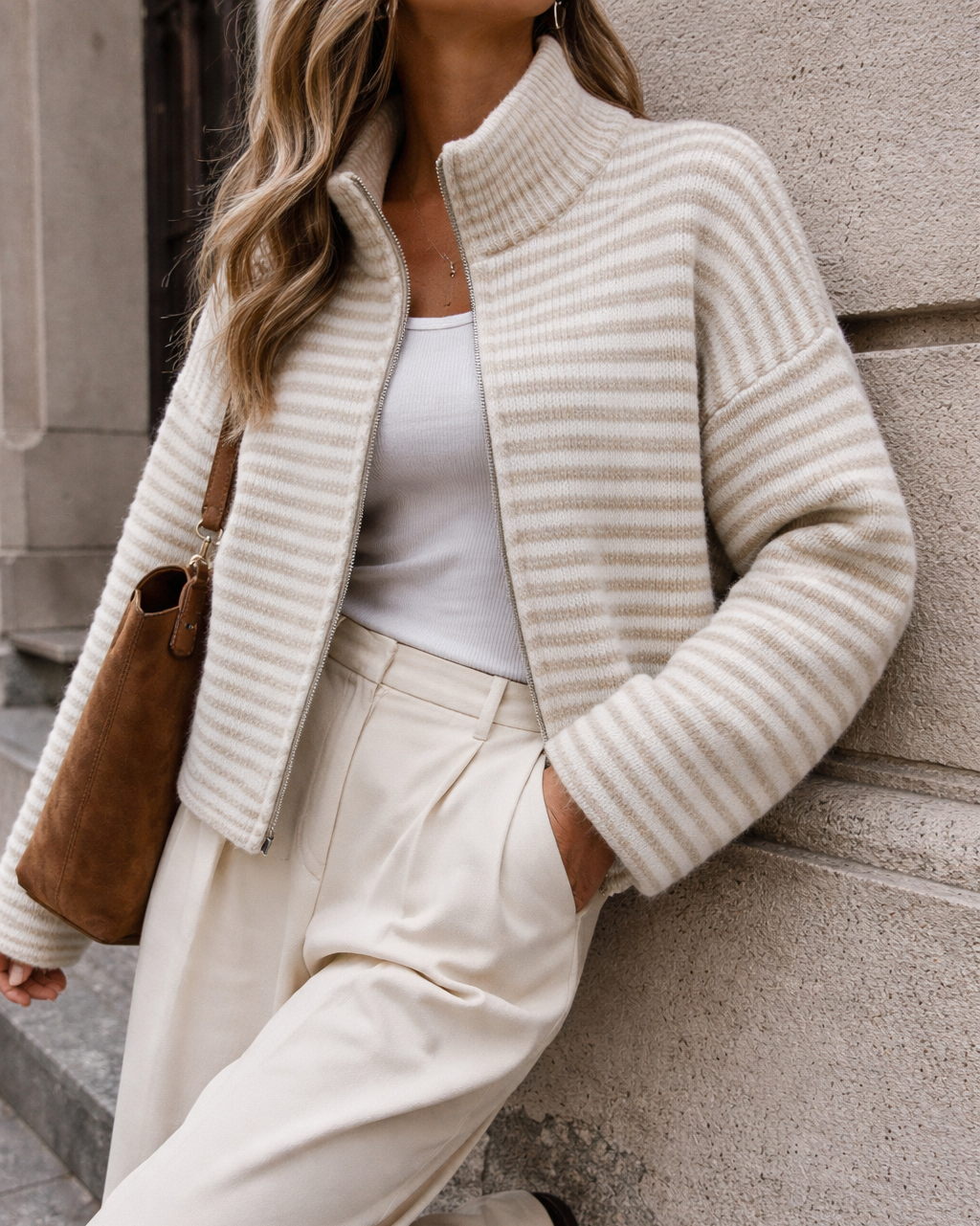 Beige gestreifte Zipper Strickjacke