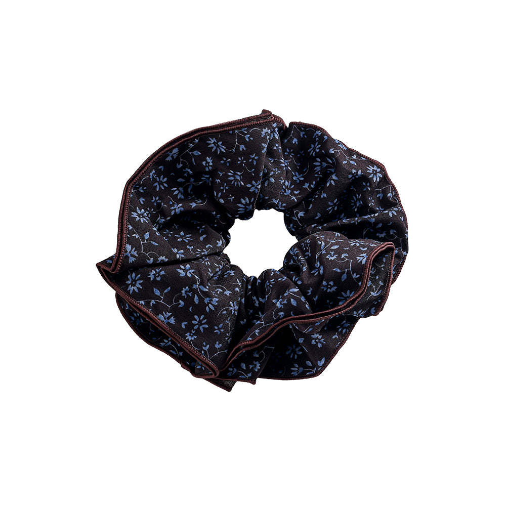 Blue Flower Scrunchie – Haaraccessoire mit Blumenmuster