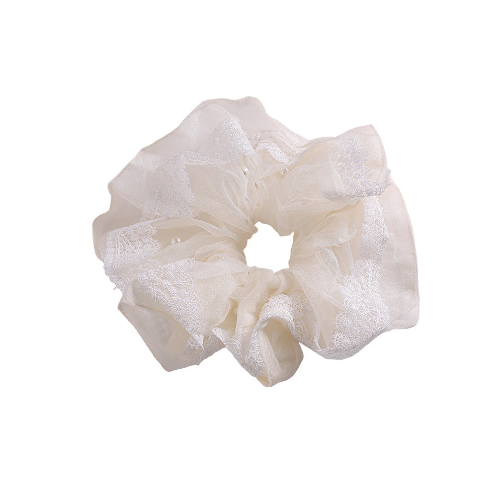 Weißer Scrunchie mit Perlen und Spitze