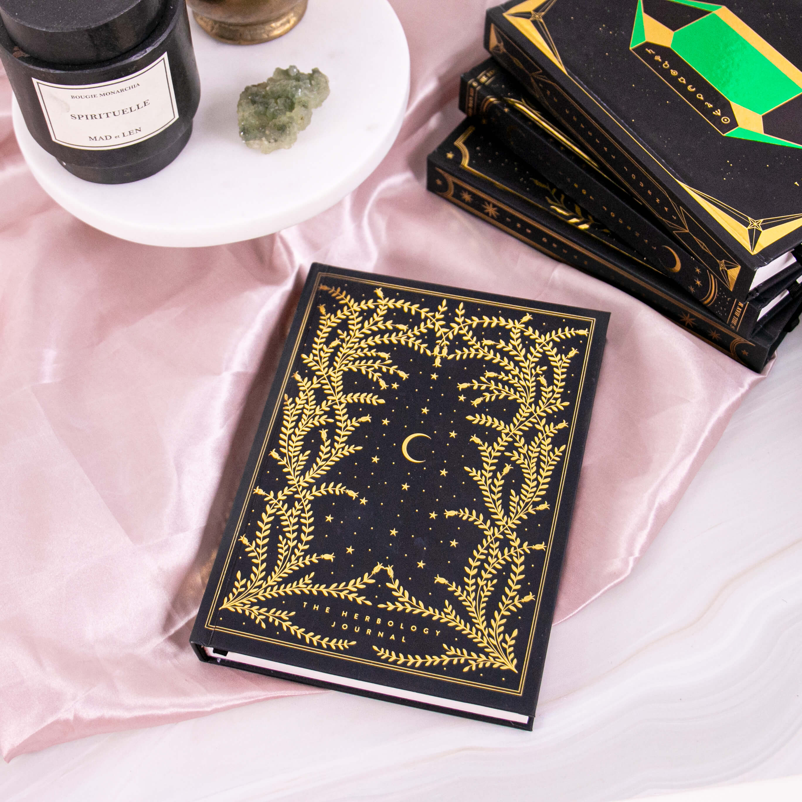Herbology Journal Buch Book Kristalle Edelsteine schwarz Annurah deutscher Onlineshop Herbs Kräuter Blumen Hexe Kräuterhexe