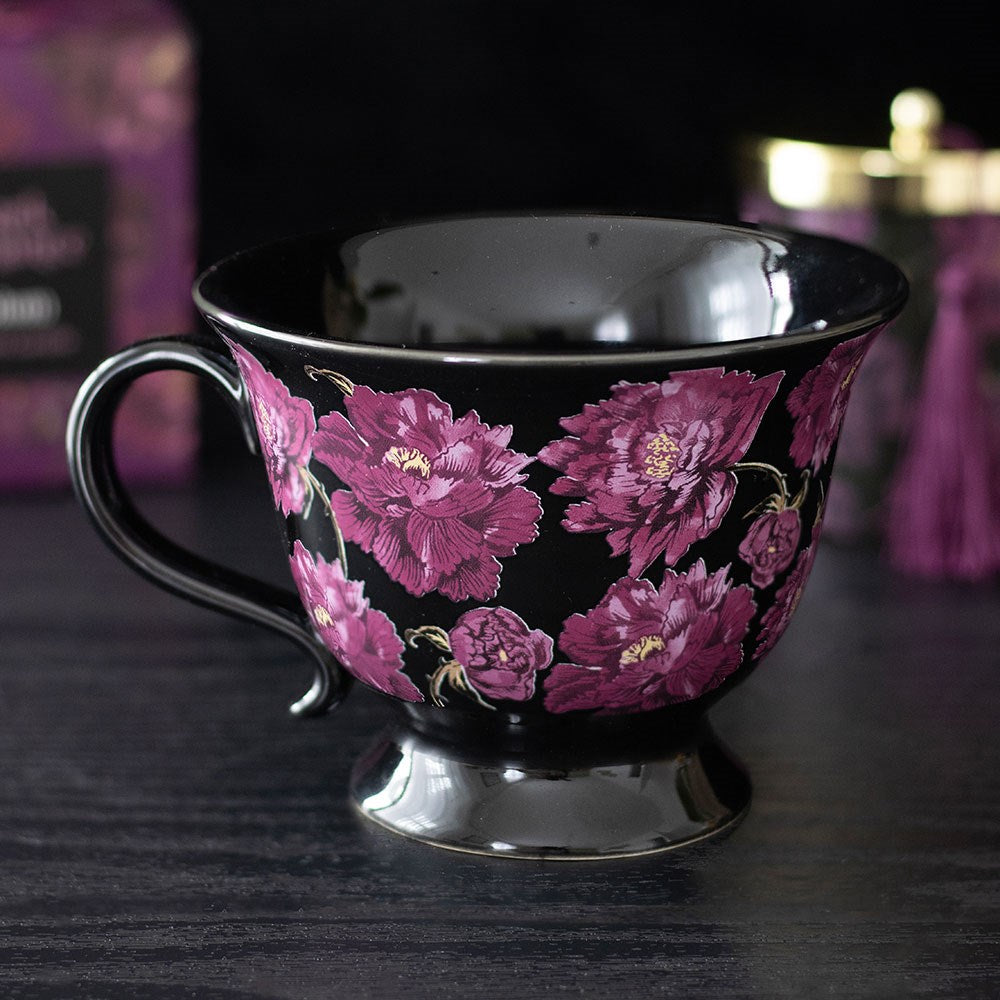 Teetasse „Dark Romance“ mit Rosenmotiv