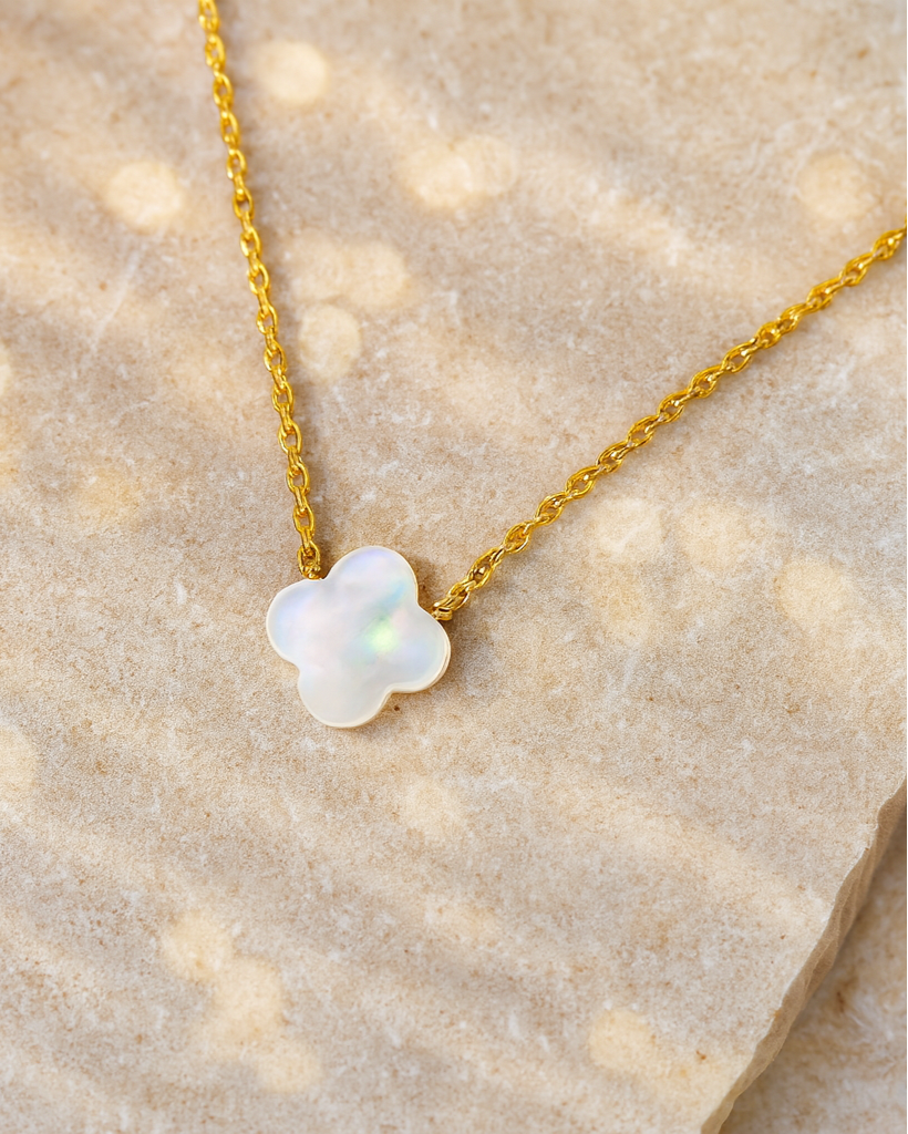 Elarin Kette – Perlmuttklee