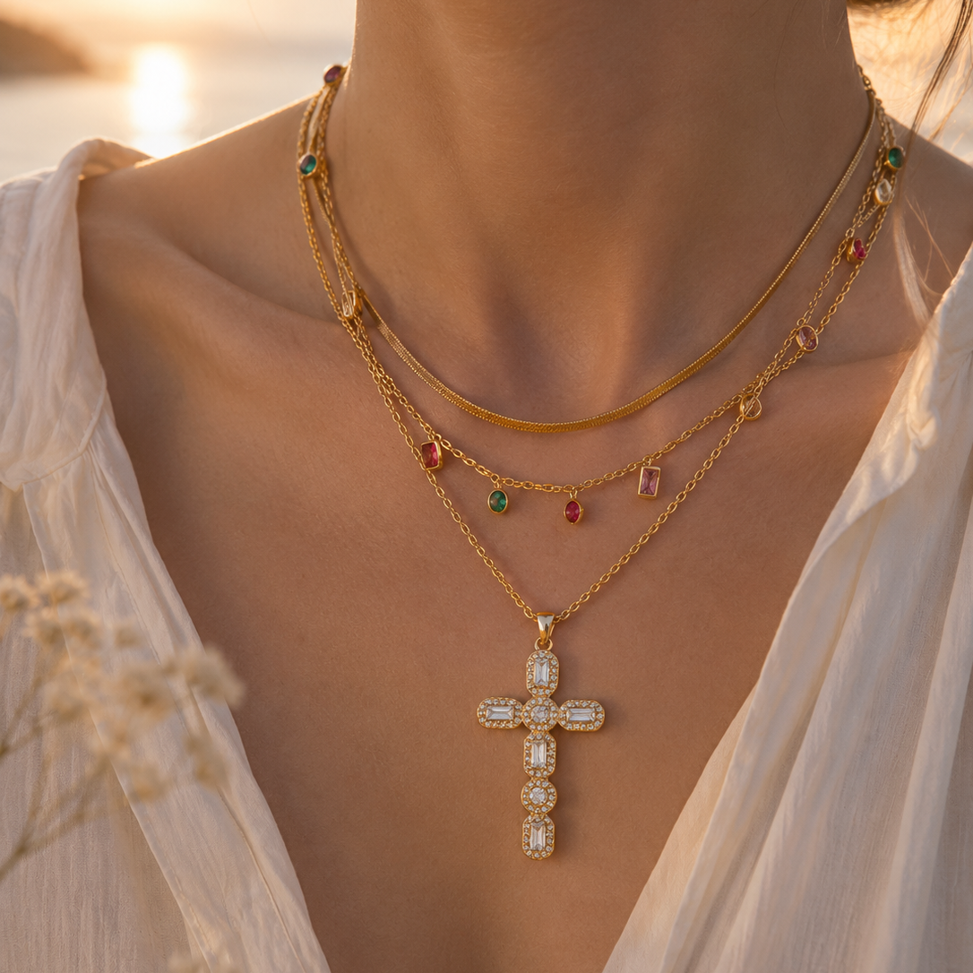 Divine Stardust Cross Kette – Goldene Edelstahl Kette mit funkelndem Kreuz