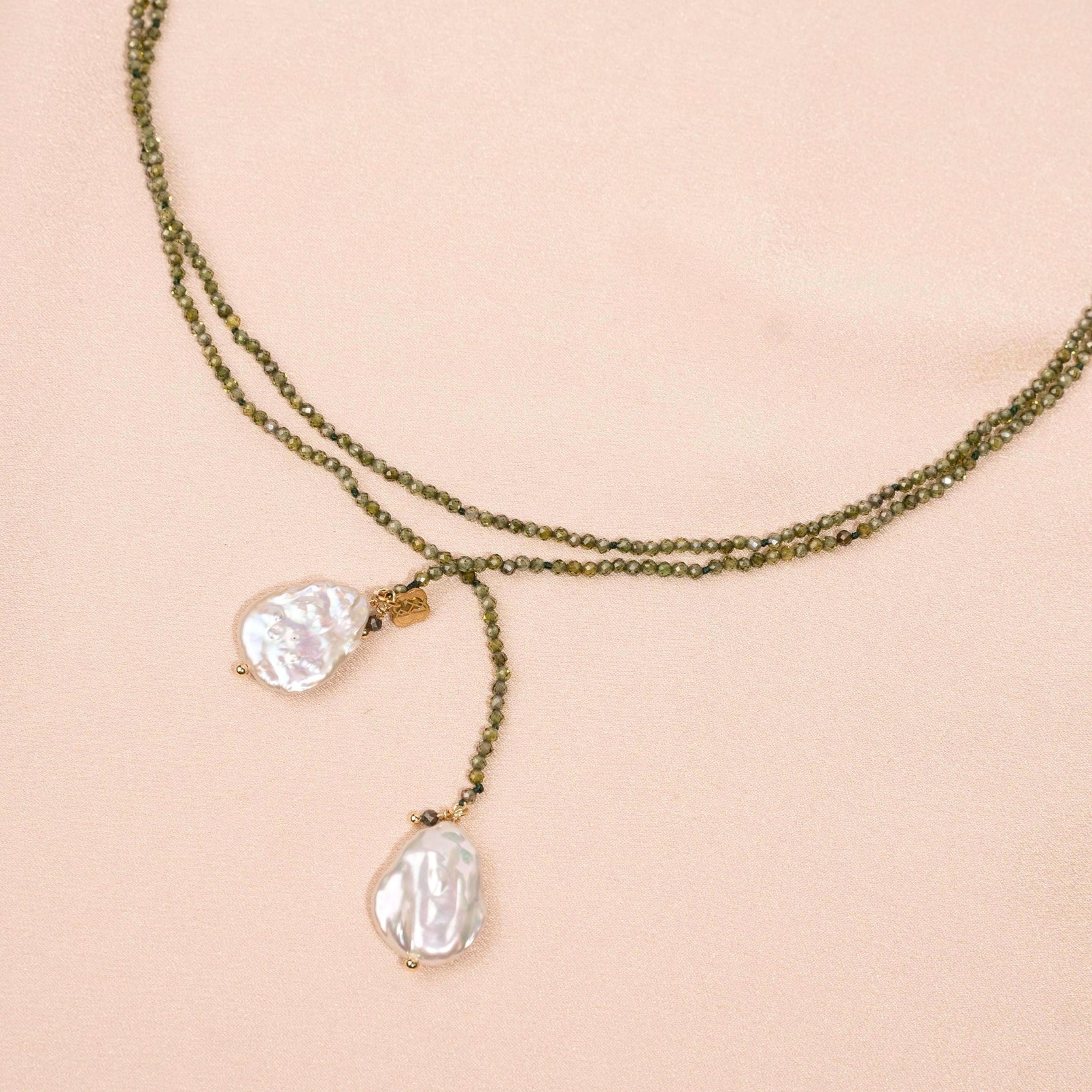 Halskette mit grünen Kristallperlen & Barockperlen – Elegante wandelbare Damenkette