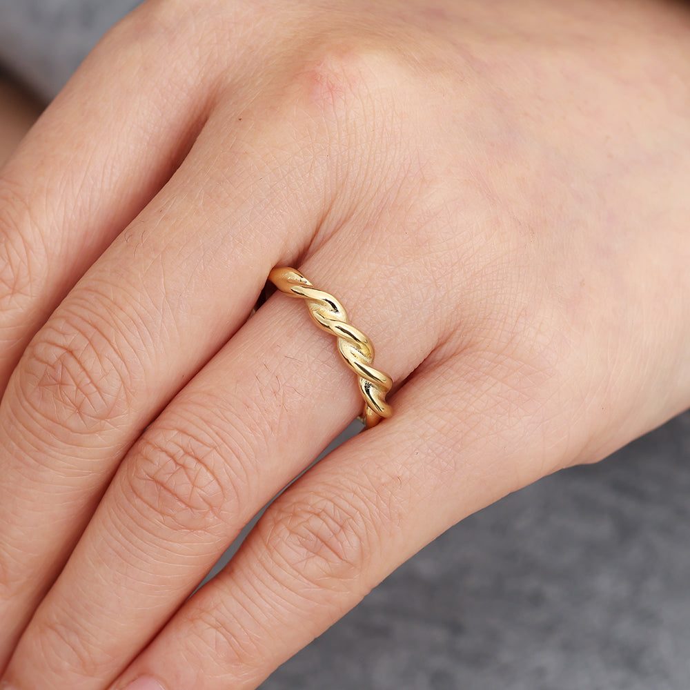 Fine Twist Ring