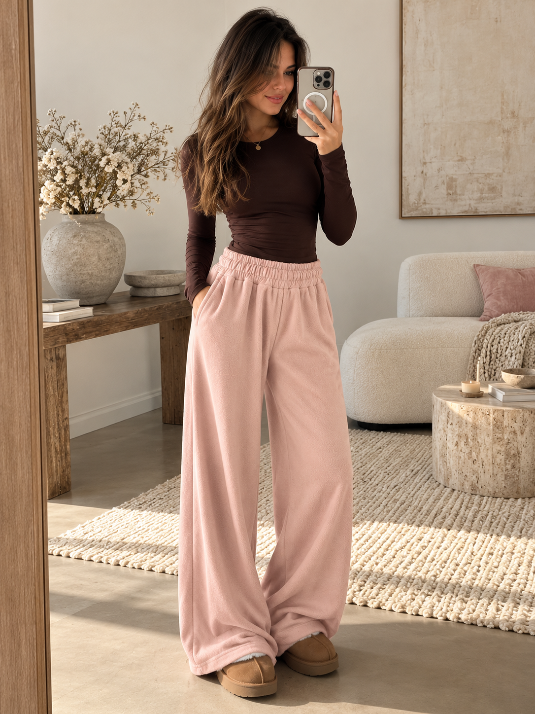 Rosa Frottee Hose aus weicher Baumwolle mit weitem Bein und elastischem Bund.