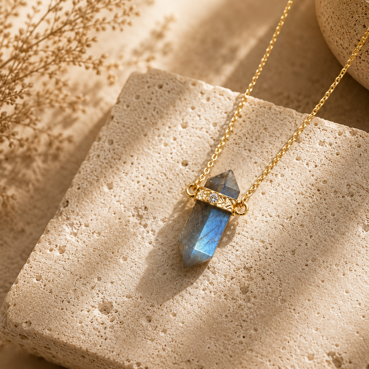 Labradorit Prisma Halskette – Elegante Edelsteinkette mit Labradorit
