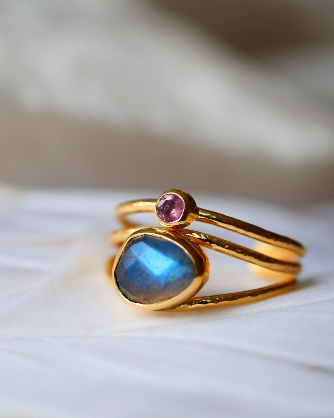 Thalyn Ring – Labradorit & Turmalin
