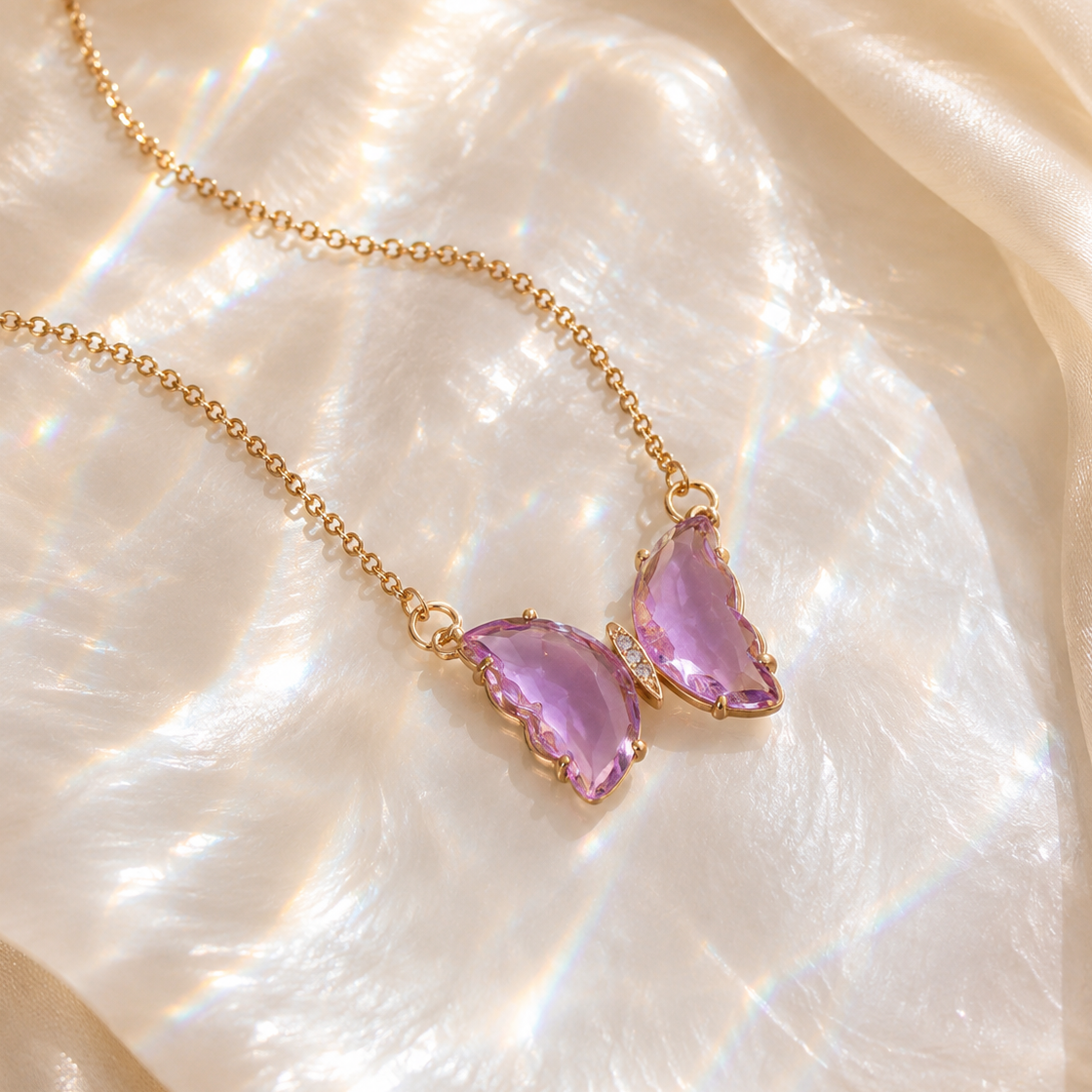 Lavender Crystal Butterfly Kette – Edelstahl Halskette mit funkelndem Schmetterling