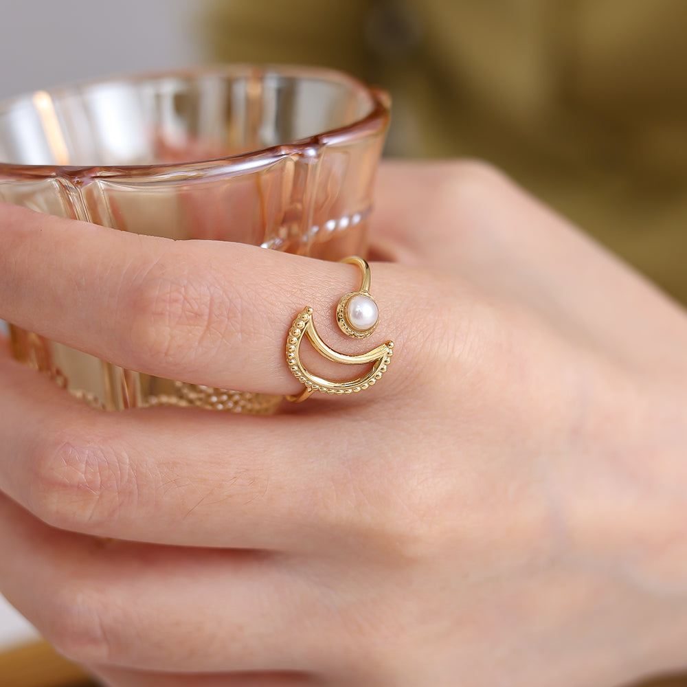 Luna Pearl Ring